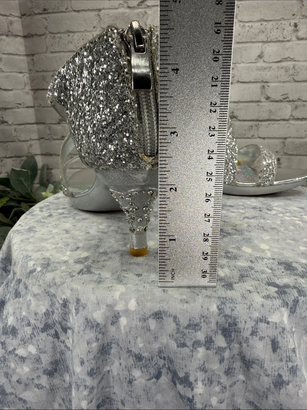 SILVER SLIPPER “Chloe” Silver Glitter Open-Toe Strappy Fashion Heels Girls 4M